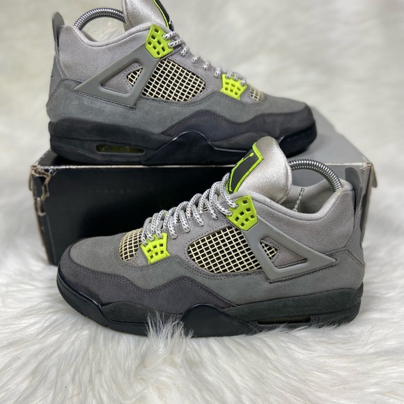 (2 pairs) Large shoe trees fits mens size 7+ womens size 8.5+ - Picture 9 of 16